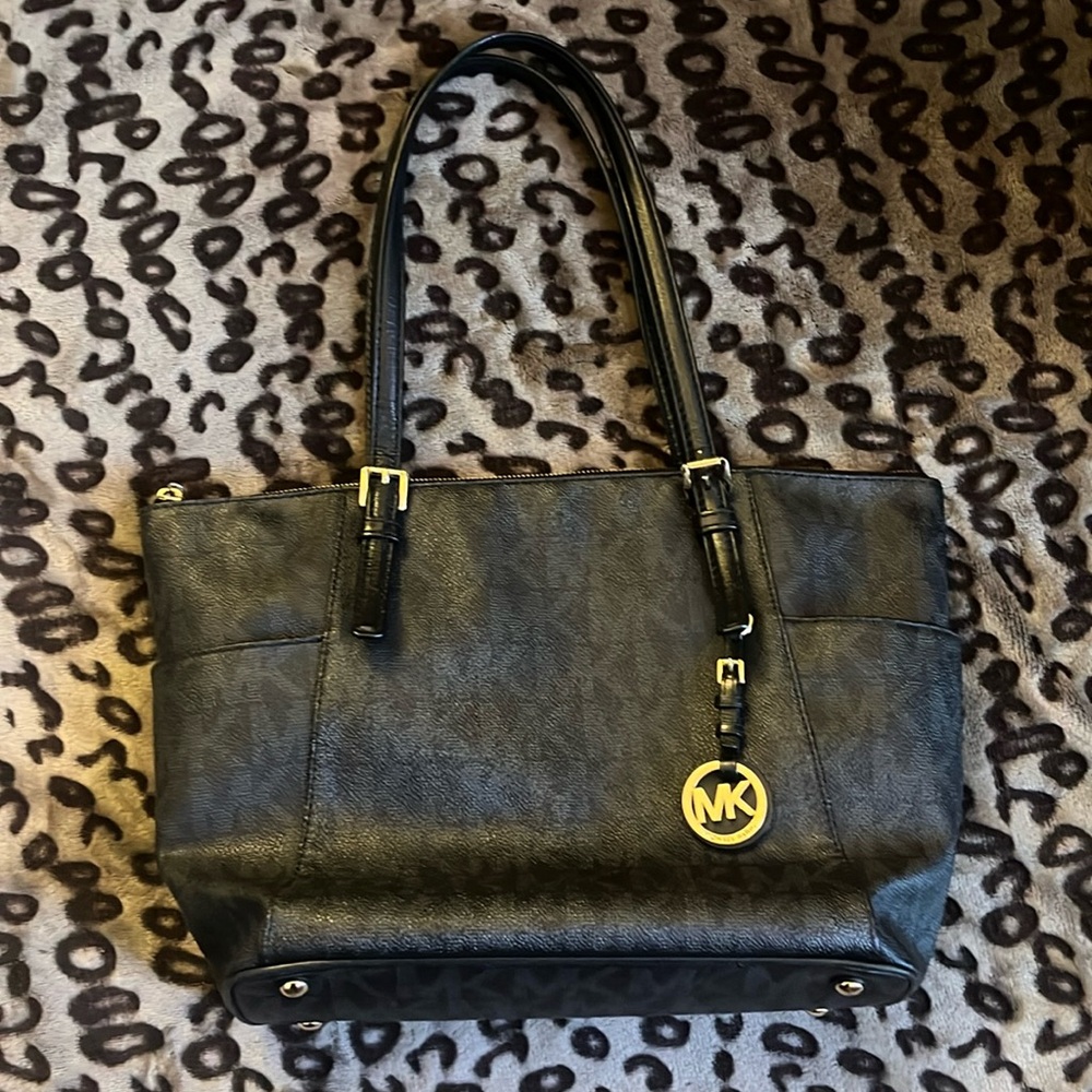 Michael Kors purse 🖤